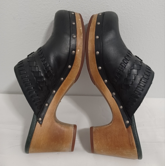 Ugg Australia Vivica 1952 black leather studded mule clog shoes  women's sz 8 - Picture 2 of 8